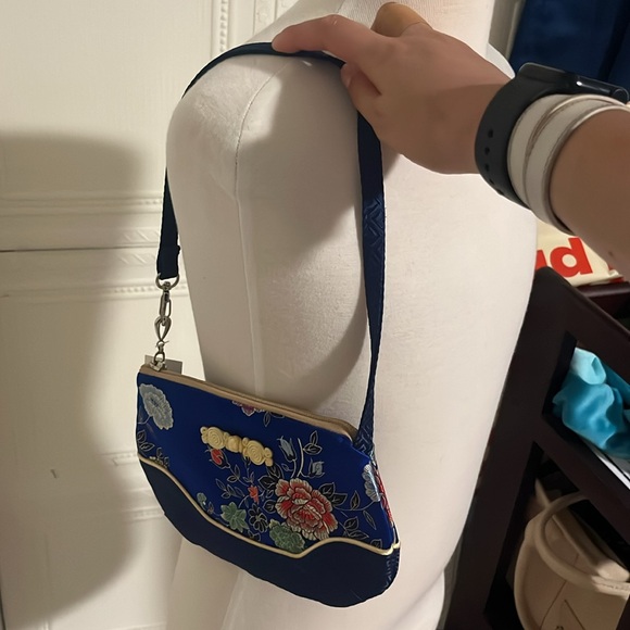 Beautiful Chinese Blue Purse with flowers - Picture 7 of 8